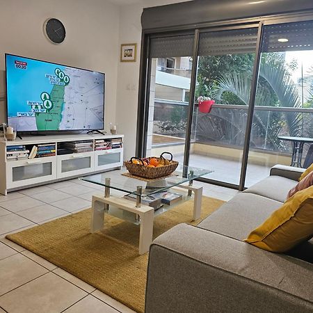 Amazing Apartment In Raanana Up To 5 Guests - & Swimming Pool - Jacuzzi & Gym Exterior photo