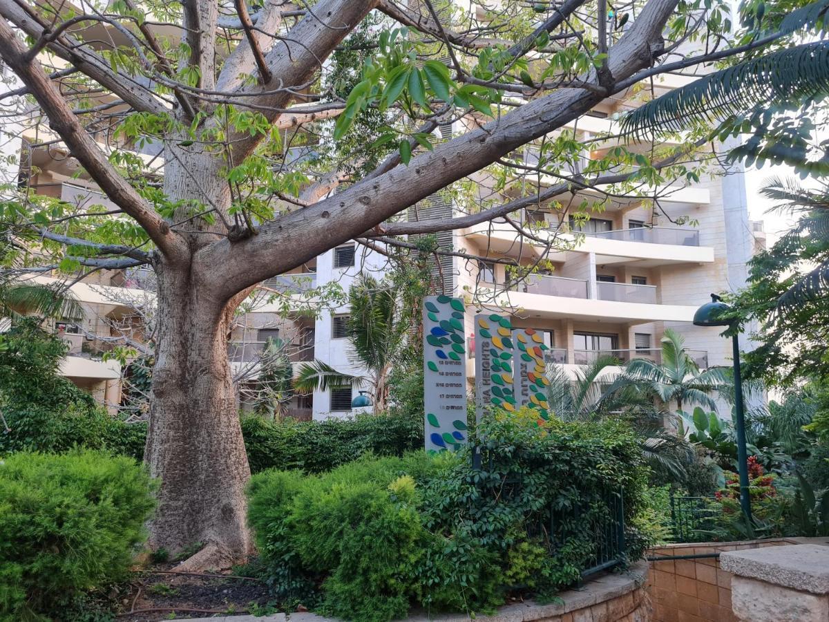 Amazing Apartment In Raanana Up To 5 Guests - & Swimming Pool - Jacuzzi & Gym Exterior photo