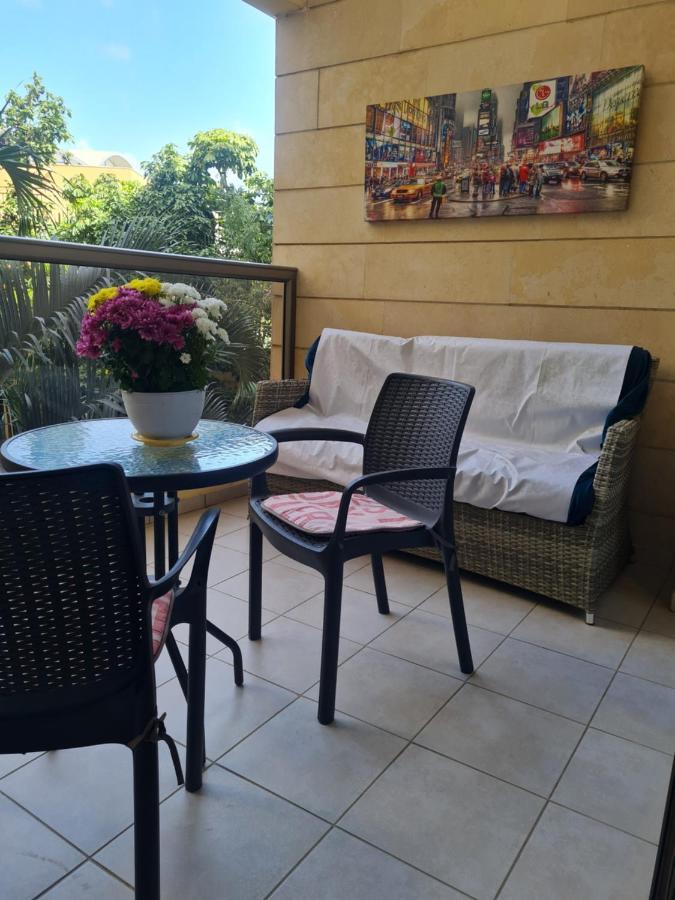 Amazing Apartment In Raanana Up To 5 Guests - & Swimming Pool - Jacuzzi & Gym Exterior photo